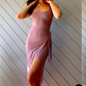 Aritzia Saturn midi dress new with tags! This color is no longer available.